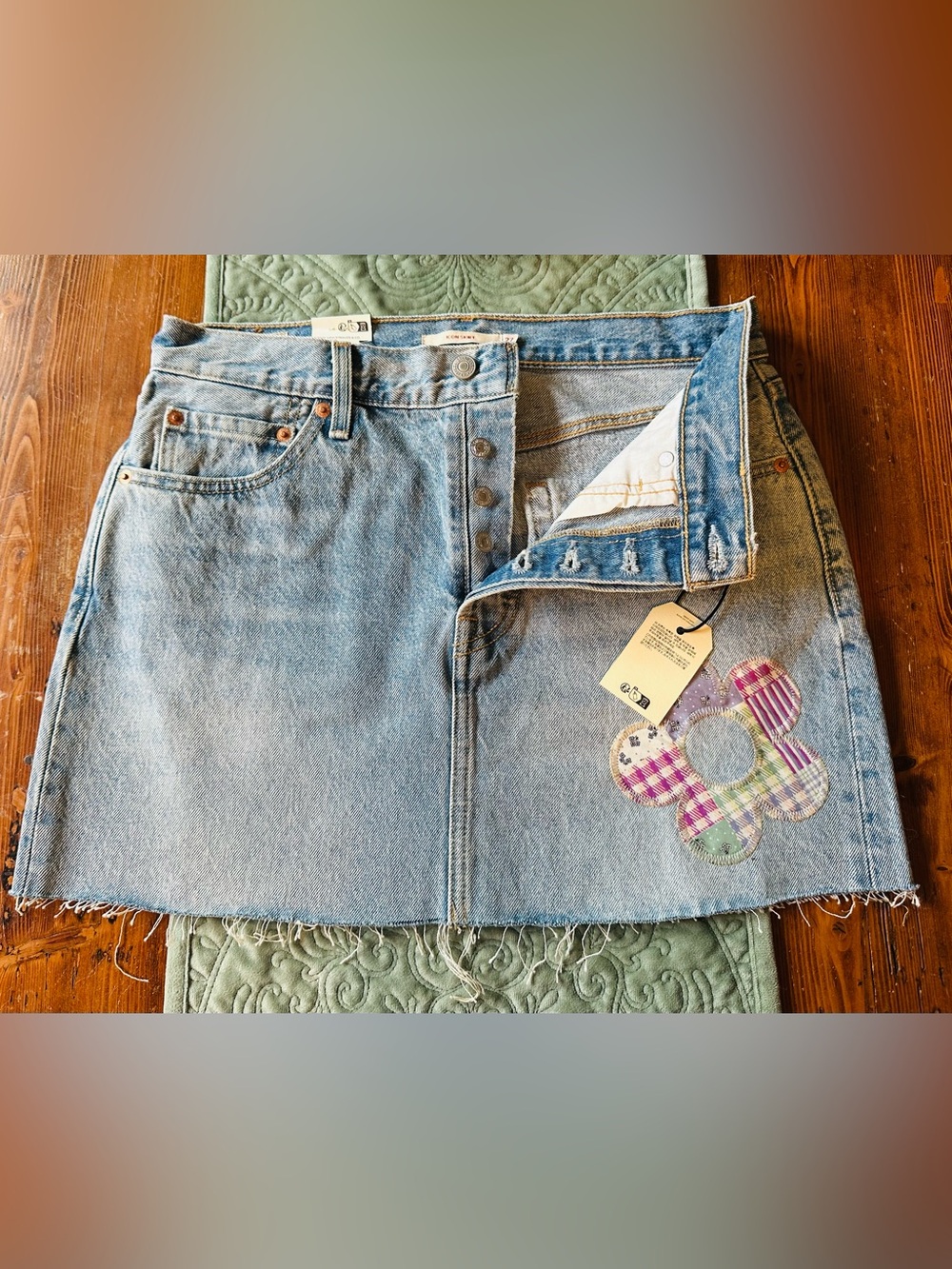 Levi’s Mid Rise Mini Denim Icon Skirt Button Up Distressed Flower Patch Size 27
